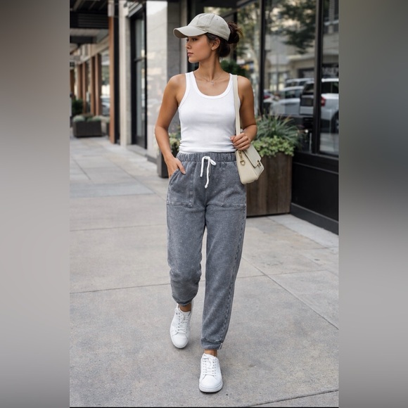 Caution To The Wind Pants - Caution to the Wind Joggers Women’s Size Small Gray Drawstring Sweatpants